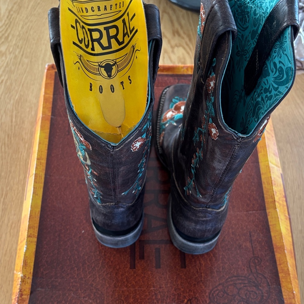 Corral Women's Embroidered Western Boots - Black and Brown - Picture 4 of 7